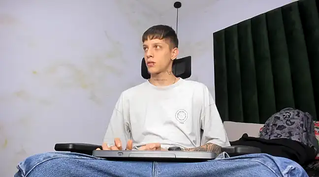 Snapshot of Adam_hard_ chatting on 02/26/25, 08:11 Adam hard online show from 02/26/25, 08:11