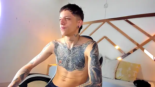 Snapshot of Adam_hard_ chatting on 09/30/25, 07:41 Adam hard online show from 09/30/25, 07:41