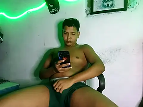 Snapshot of 628-andrew chatting on 11/15/25, 01:03 628-andrew online show from 11/15/25, 01:03