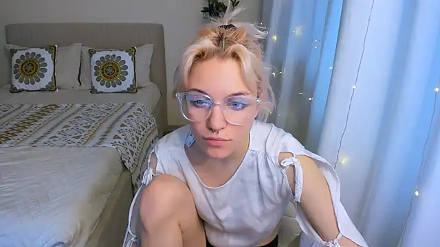 VelvetVixen155 online show from 02/03/25, 09:41