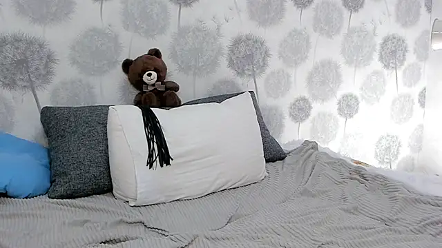 Snapshot of EngelFugler chatting on 01/18/25, 06:43 EngelFugler online show from 01/18/25, 06:43