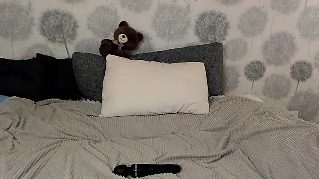 Snapshot of EngelFugler chatting on 01/23/25, 03:01 EngelFugler online show from 01/23/25, 03:01