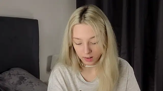 Snapshot of EngelFugler chatting on 09/09/25, 11:10 EngelFugler online show from 09/09/25, 11:10