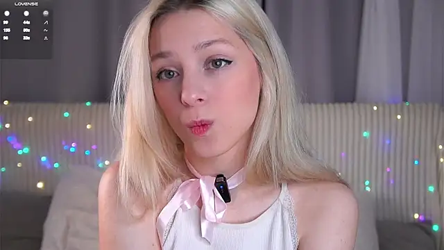 Snapshot of EngelFugler chatting on 12/14/25, 01:11 EngelFugler online show from 12/14/25, 01:11