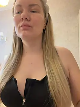 Snapshot of LianaCruz__ chatting on 02/04/26, 04:51 LianaCruz online show from 02/04/26, 04:51