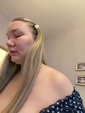 Snapshot of LianaCruz__ chatting on 02/05/26, 04:50 LianaCruz online show from 02/05/26, 04:50