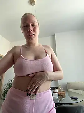 Snapshot of LianaCruz__ chatting on 04/02/26, 04:32 LianaCruz online show from 04/02/26, 04:32