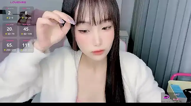 Snapshot of -Wendy__ chatting on 02/14/25, 03:05 -Wendy   online show from 02/14/25, 03:05