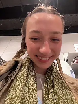 Lia  Love online show from 10/06/25, 12:13