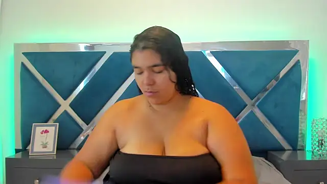 Tiffanymiller00 online show from 07/27/26, 01:18