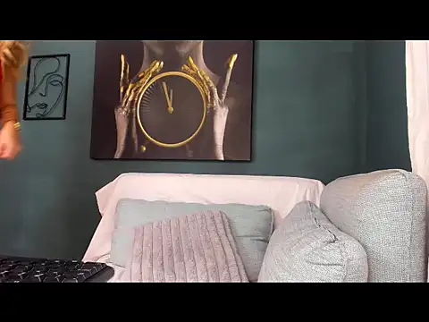 Snapshot of kriztaljessika chatting on 11/18/25, 04:17 kriztaljessika online show from 11/18/25, 04:17