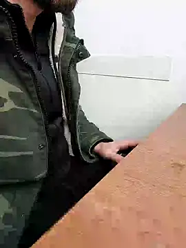 Snapshot of vasin12788bv chatting on 02/18/25, 11:33 vasin12788bv online show from 02/18/25, 11:33