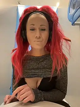 Snapshot of SweetSolez chatting on 03/08/25, 09:18 SweetSolez online show from 03/08/25, 09:18