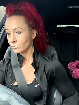 Snapshot of SweetSolez chatting on 12/04/25, 09:51 SweetSolez online show from 12/04/25, 09:51