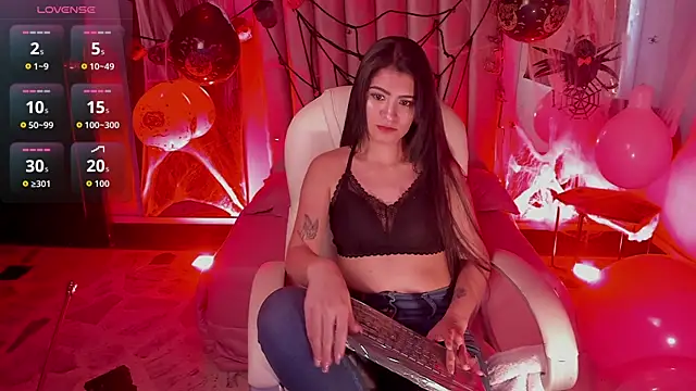 Snapshot of lunaalynch chatting on 10/22/25, 08:41 lunaalynch online show from 10/22/25, 08:41