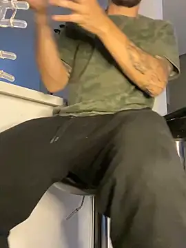 Snapshot of MrSoulMommy chatting on 12/08/24, 10:25 MrSoulMommy online show from 12/08/24, 10:25