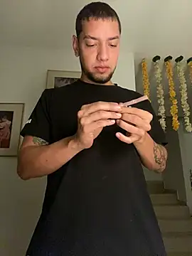 Snapshot of MrSoulMommy chatting on 12/28/24, 09:42 MrSoulMommy online show from 12/28/24, 09:42