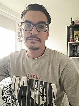 Snapshot of Cam_Sorrento chatting on 04/16/26, 03:57 Cam Sorrento online show from 04/16/26, 03:57