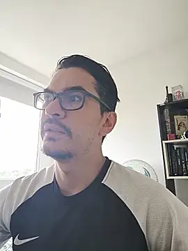 Snapshot of Cam_Sorrento chatting on 04/17/26, 02:09 Cam Sorrento online show from 04/17/26, 02:09