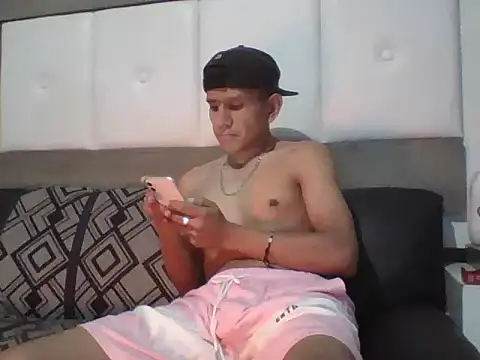 Snapshot of oiram27 chatting on 11/27/25, 09:11 oiram27 online show from 11/27/25, 09:11