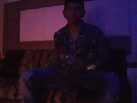 Snapshot of oiram27 chatting on 11/30/25, 01:42 oiram27 online show from 11/30/25, 01:42