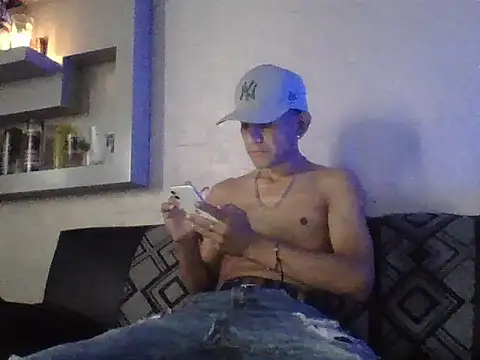 Snapshot of oiram27 chatting on 12/16/25, 09:20 oiram27 online show from 12/16/25, 09:20