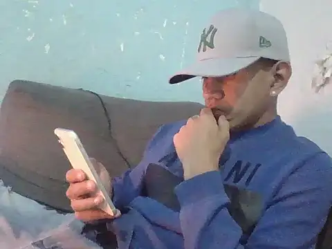 Snapshot of oiram27 chatting on 12/20/25, 08:21 oiram27 online show from 12/20/25, 08:21