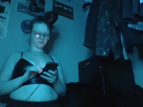 Snapshot of angel_star420864 chatting on 01/02/25, 03:48 angel star420864 online show from 01/02/25, 03:48