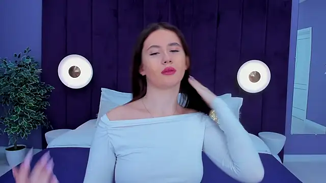 milaleoneli online show from 02/01/25, 12:26