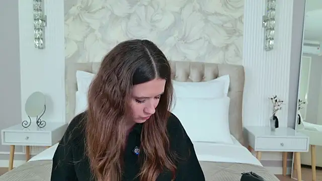 milaleoneli online show from 09/24/25, 03:04