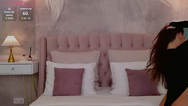 milaleoneli online show from 04/05/26, 03:09