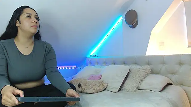 Snapshot of Scarlett_Jazmin chatting on 10/18/25, 11:00 Scarlett Jazmin online show from 10/18/25, 11:00