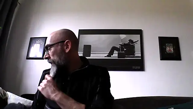 Snapshot of Kingsscepter chatting on 01/24/25, 11:04 Kingsscepter online show from 01/24/25, 11:04