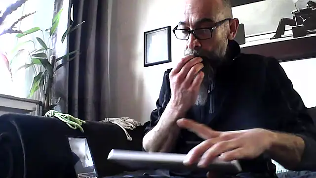 Snapshot of Kingsscepter chatting on 01/31/25, 03:11 Kingsscepter online show from 01/31/25, 03:11