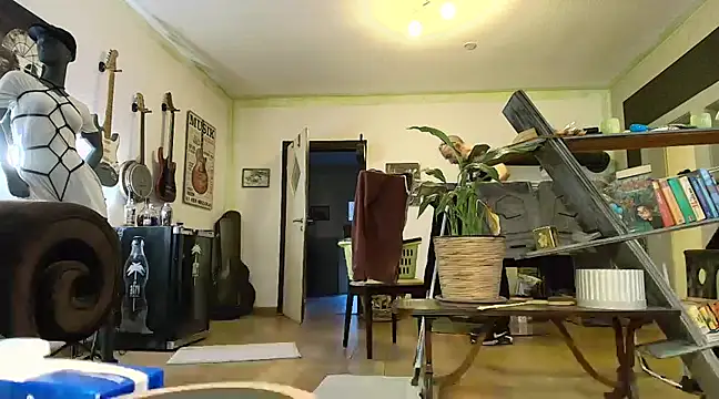 Snapshot of Kingsscepter chatting on 02/06/25, 04:36 Kingsscepter online show from 02/06/25, 04:36