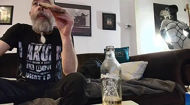 Snapshot of Kingsscepter chatting on 02/06/25, 07:40 Kingsscepter online show from 02/06/25, 07:40