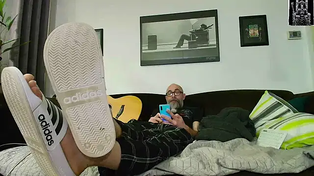 Snapshot of Kingsscepter chatting on 02/15/25, 06:12 Kingsscepter online show from 02/15/25, 06:12