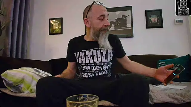 Snapshot of Kingsscepter chatting on 02/15/25, 10:42 Kingsscepter online show from 02/15/25, 10:42