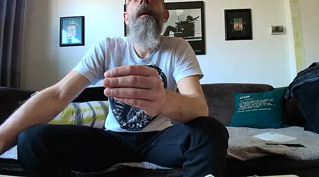 Snapshot of Kingsscepter chatting on 02/17/25, 12:05 Kingsscepter online show from 02/17/25, 12:05