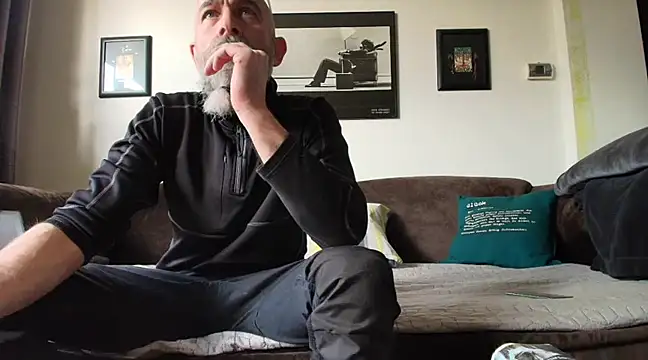 Snapshot of Kingsscepter chatting on 02/18/25, 03:10 Kingsscepter online show from 02/18/25, 03:10