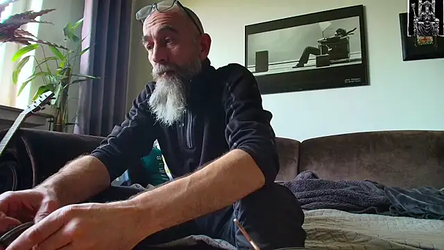 Snapshot of Kingsscepter chatting on 02/25/25, 01:17 Kingsscepter online show from 02/25/25, 01:17