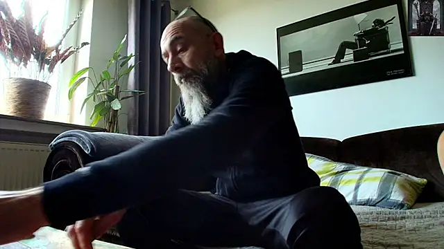 Snapshot of Kingsscepter chatting on 03/12/25, 11:20 Kingsscepter online show from 03/12/25, 11:20