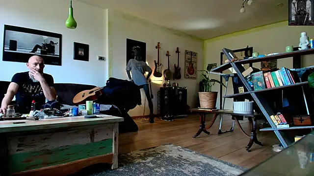 Snapshot of Kingsscepter chatting on 03/14/25, 03:47 Kingsscepter online show from 03/14/25, 03:47