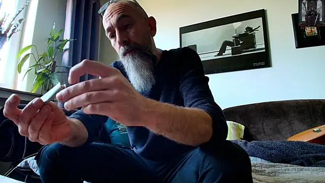 Snapshot of Kingsscepter chatting on 03/15/25, 12:34 Kingsscepter online show from 03/15/25, 12:34