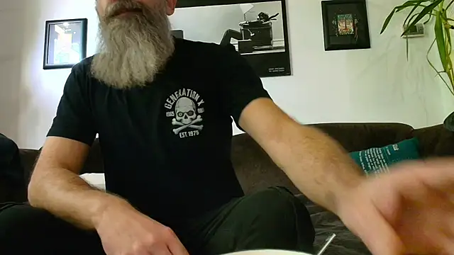 Snapshot of Kingsscepter chatting on 10/19/25, 02:07 Kingsscepter online show from 10/19/25, 02:07