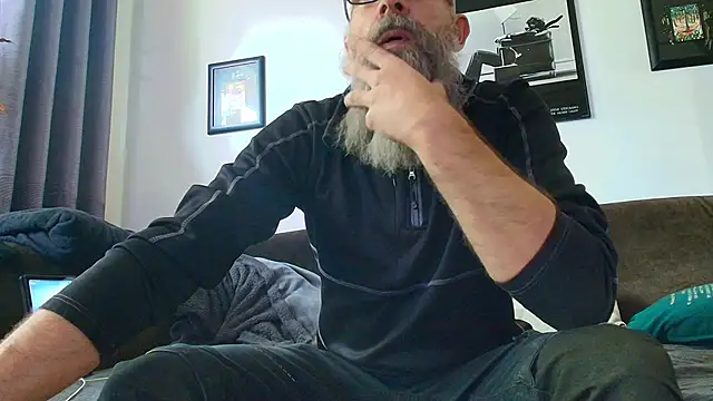 Snapshot of Kingsscepter chatting on 10/22/25, 10:59 Kingsscepter online show from 10/22/25, 10:59