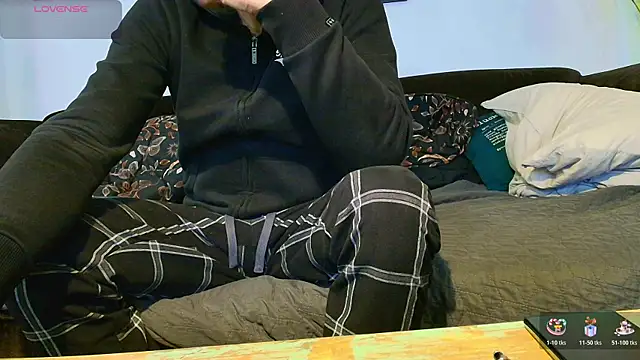 Snapshot of Kingsscepter chatting on 12/14/25, 04:23 Kingsscepter online show from 12/14/25, 04:23