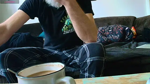 Snapshot of Kingsscepter chatting on 12/20/25, 11:06 Kingsscepter online show from 12/20/25, 11:06