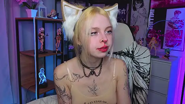 HildaEvatt online show from 10/01/25, 04:07