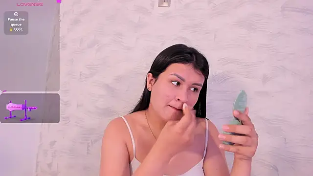 Snapshot of Elalove_ chatting on 10/20/25, 07:03 Elalove online show from 10/20/25, 07:03